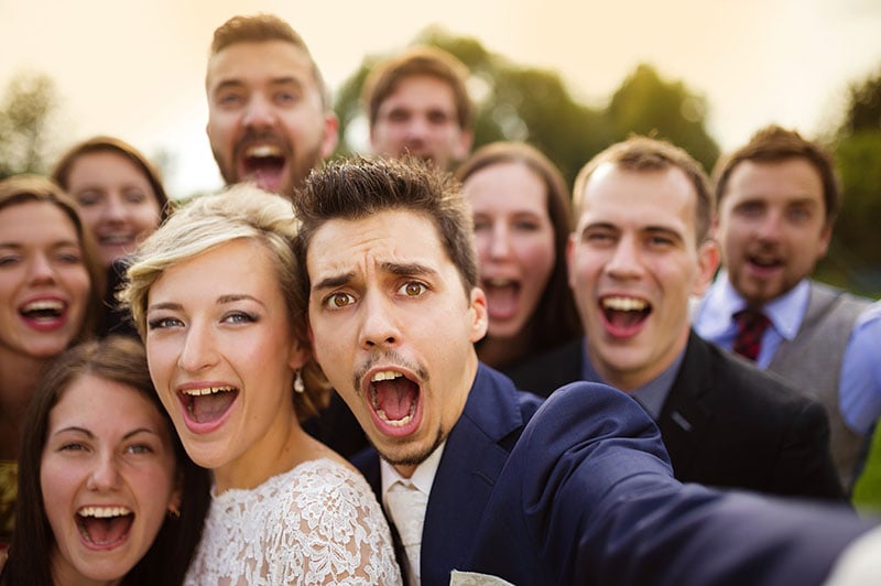 wedding plugged in selfie. questo non è un matrimonio unplugged!