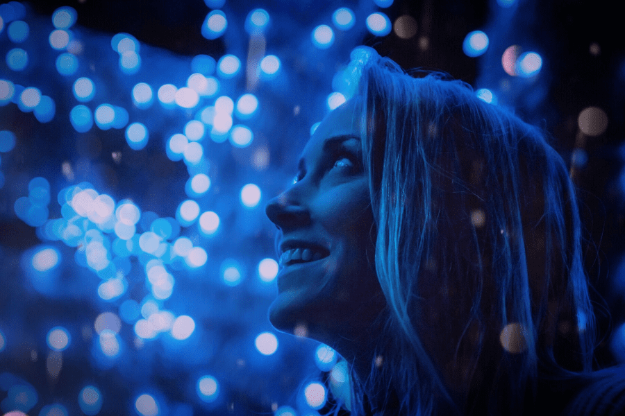 Profilo con luci blu